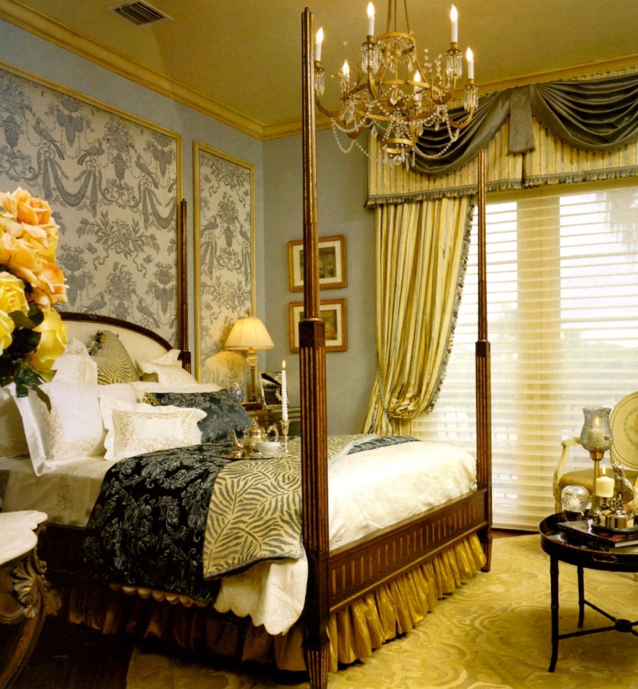 Inspiration for a traditional master bedroom in Orlando with pink walls and carpet.
