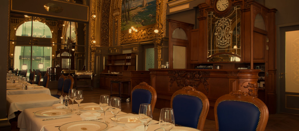 «Французская елка» Coswick во французском ресторане Le Train Bleu в Дохе