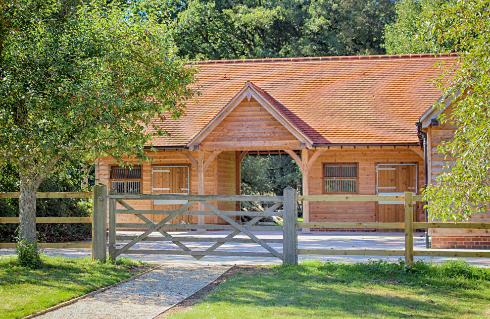 This is an example of an expansive detached barn in Hampshire.