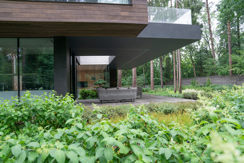 В гармонии с лесом. Модернистский сад. КП Новоуспенский 2020 г