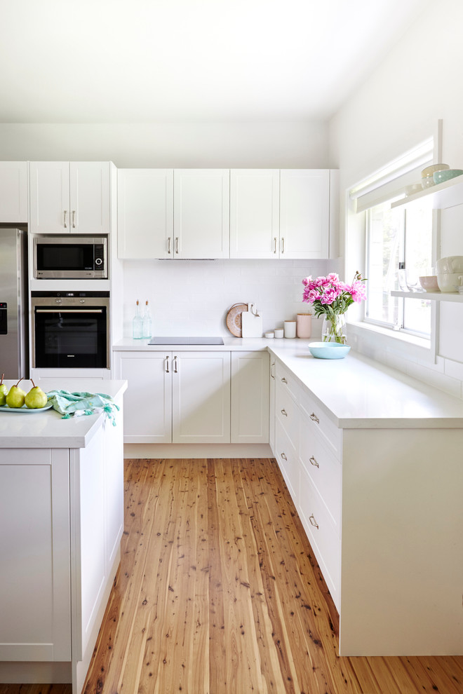 Inspiration for a mid-sized transitional kitchen in Sydney.