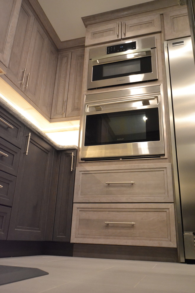 Mid-sized transitional u-shaped eat-in kitchen photo in Toronto with recessed-panel cabinets and an island