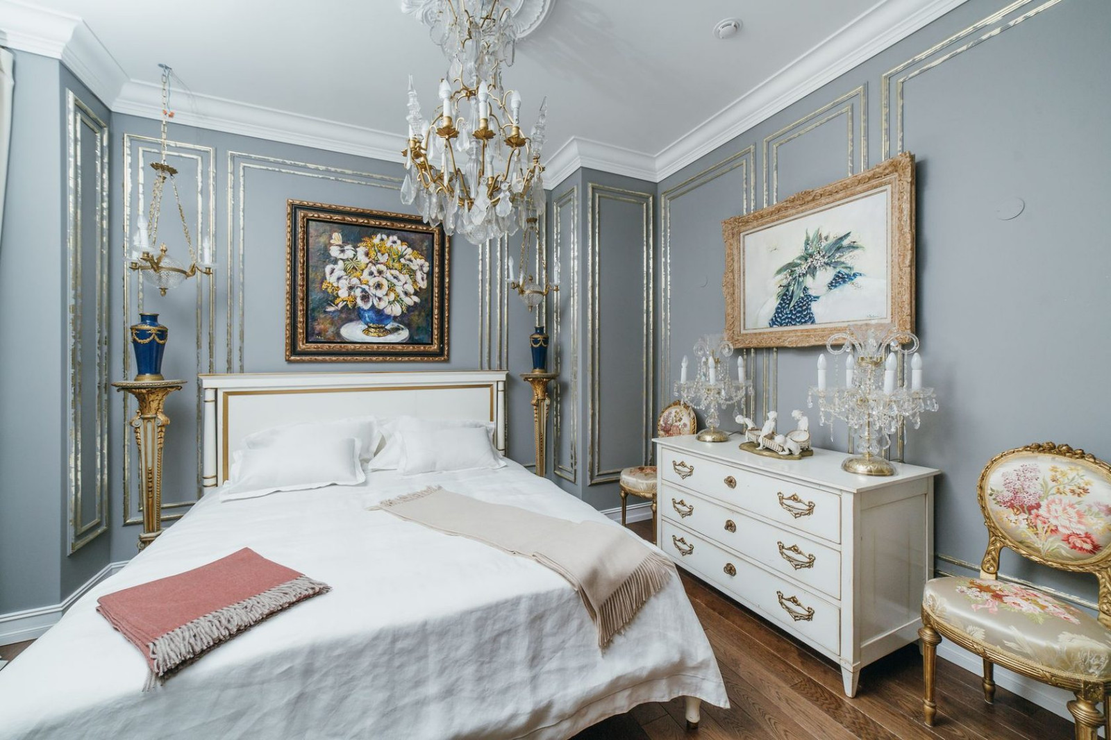 Салон предметов интерьера и антиквариата в Москве