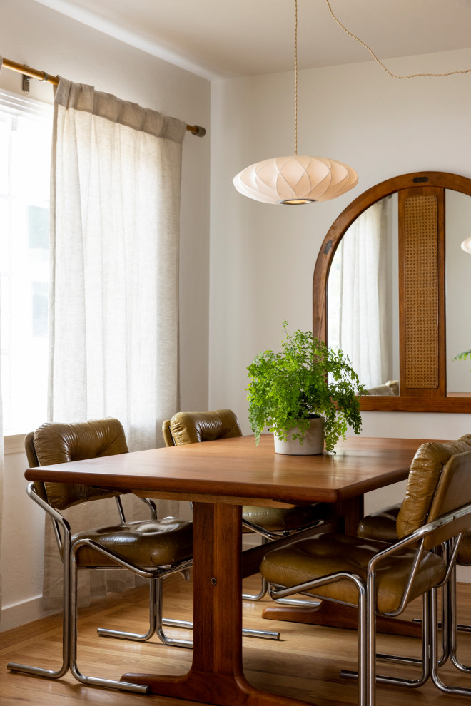 Transitional dining room photo in Sacramento