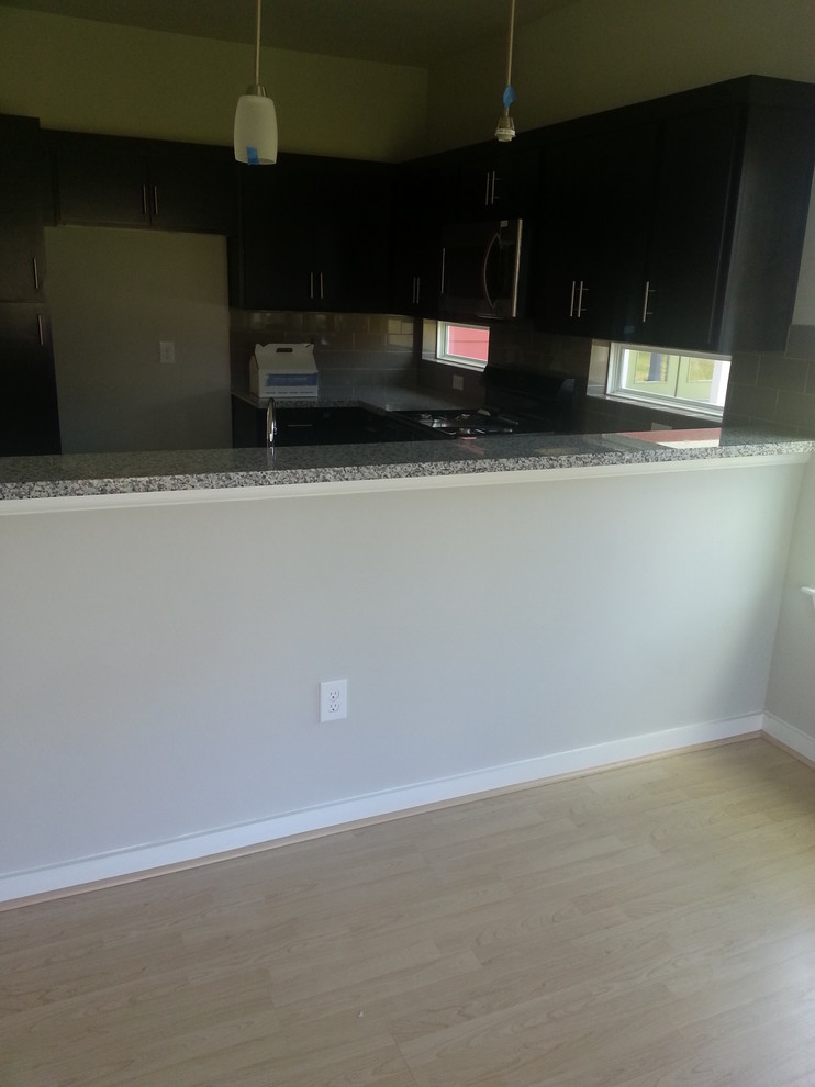 Kitchen - transitional kitchen idea