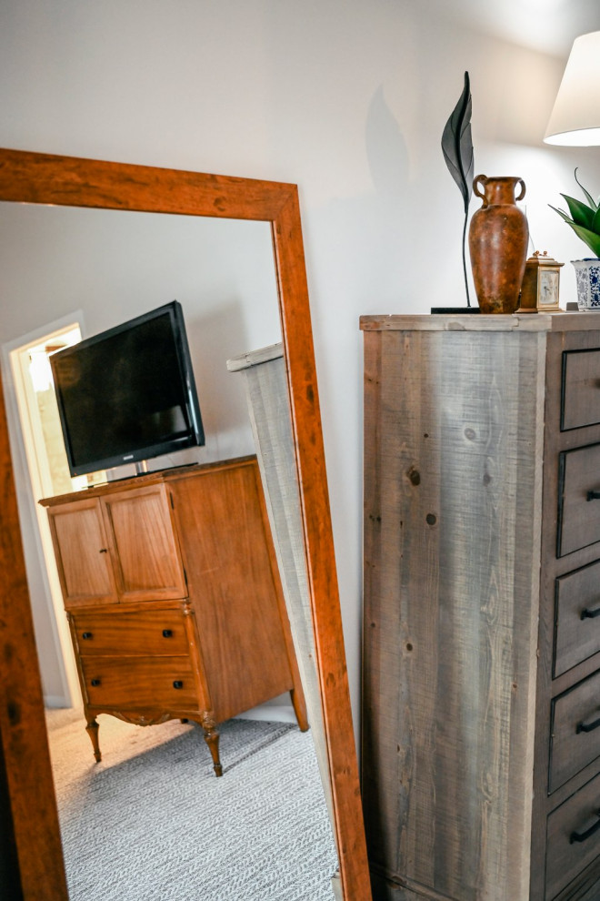 Inspiration for a transitional home design remodel in Chicago