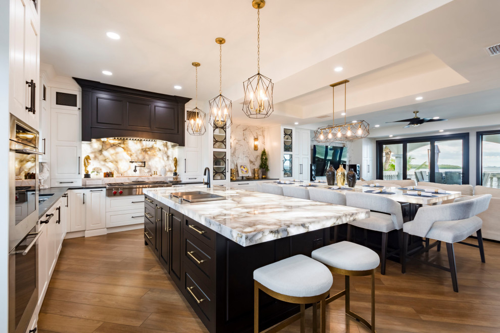 Kitchen - transitional kitchen idea in Tampa
