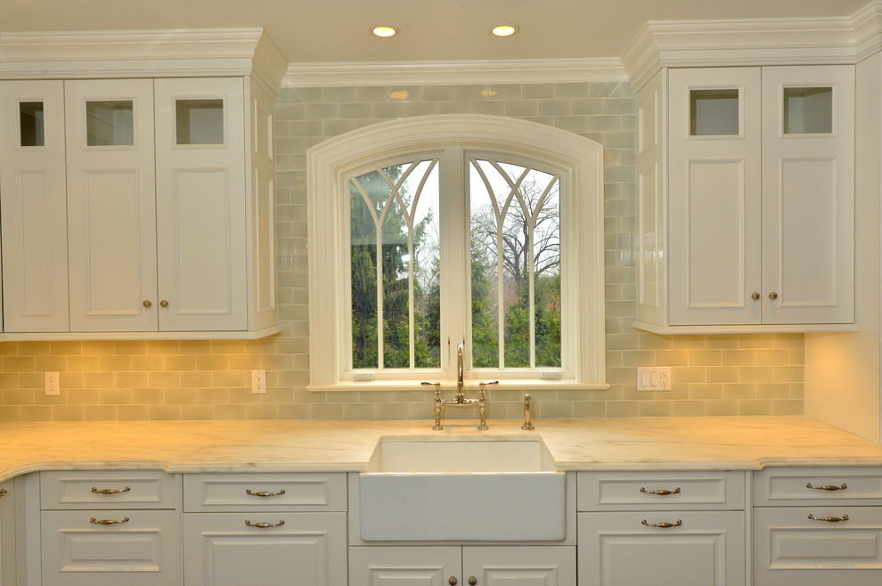 Kitchen - transitional kitchen idea in New York