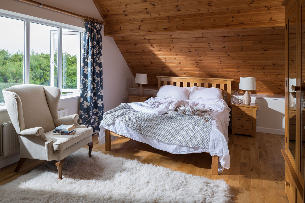 Photo of a coastal bedroom in Gloucestershire.