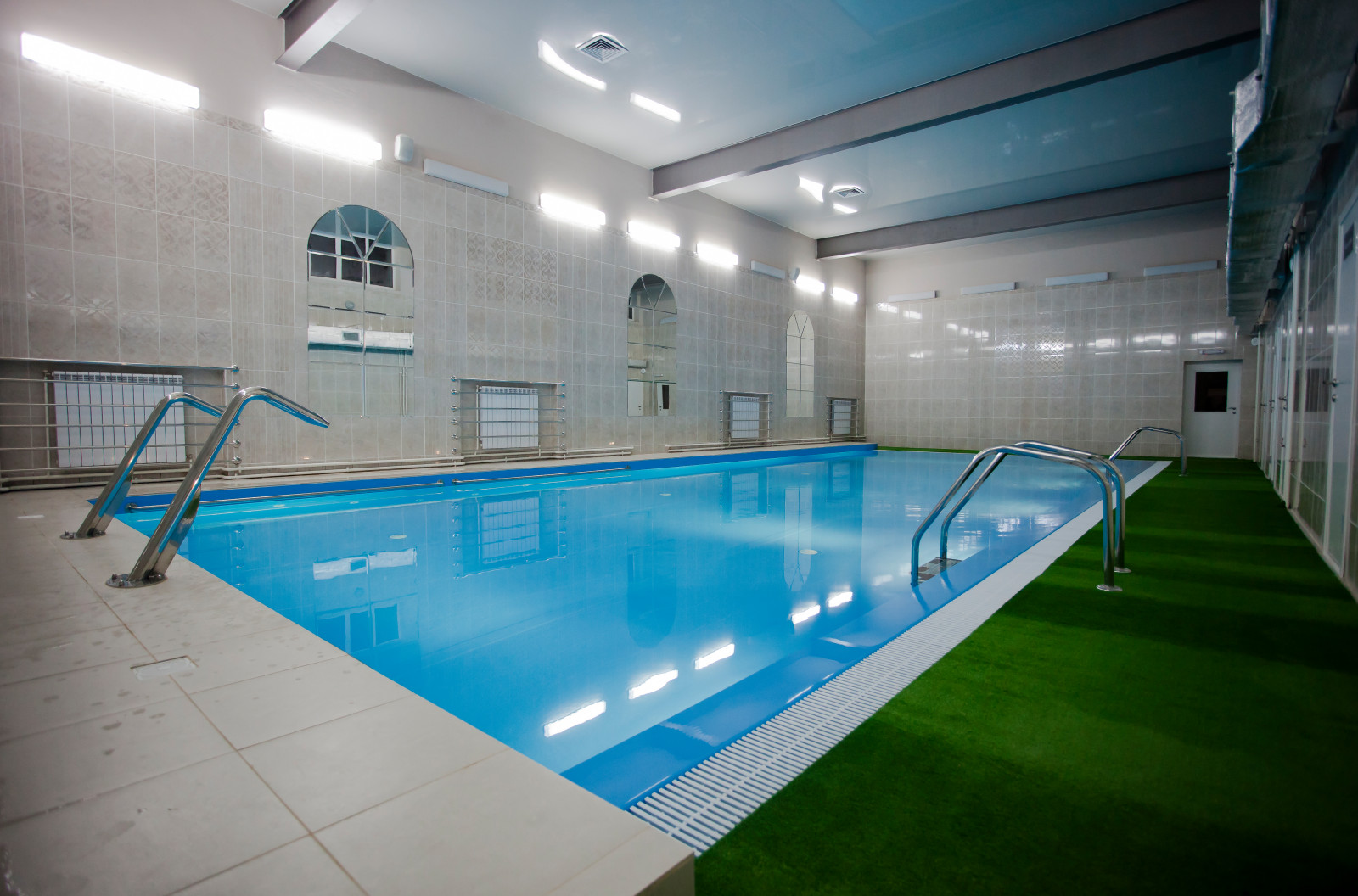 Бассейны в помещениях