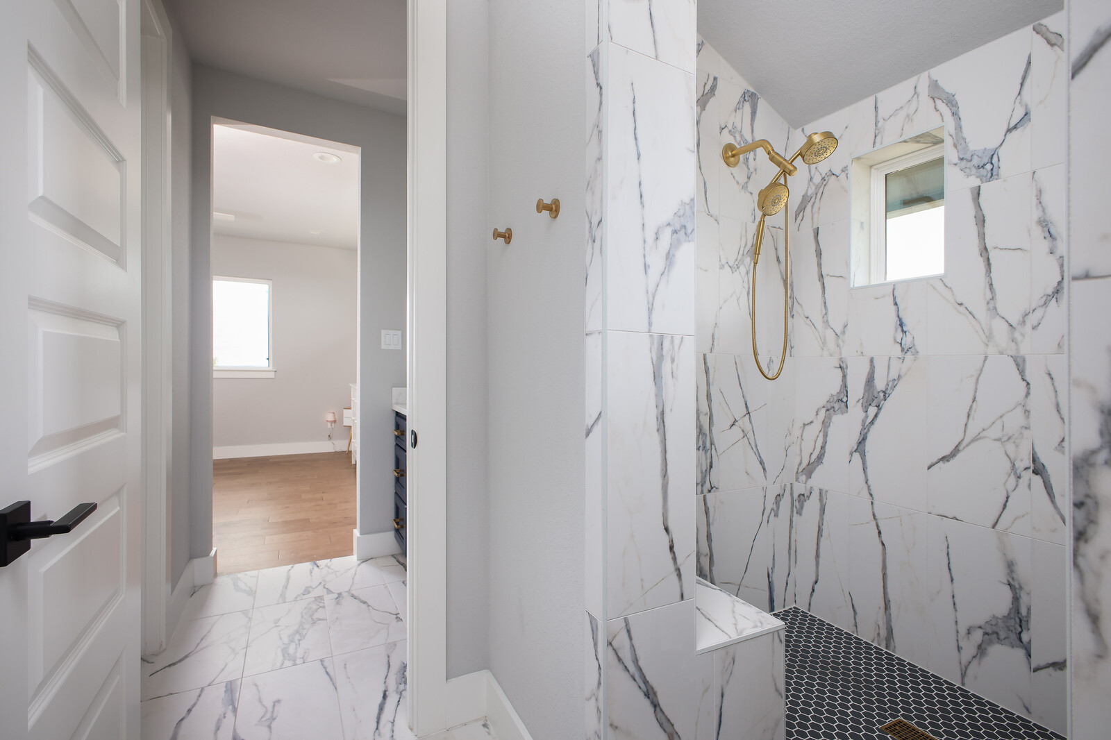 Modern: 4,950 ft², 4 BR/4 BA/2 ST home