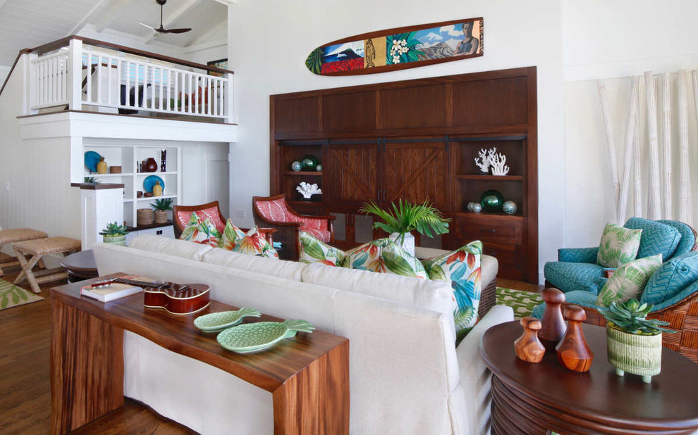 Design ideas for a tropical living room in Hawaii.