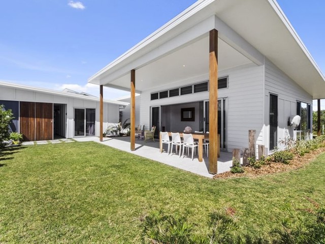 Kingscliff Hire Package modern-veranda