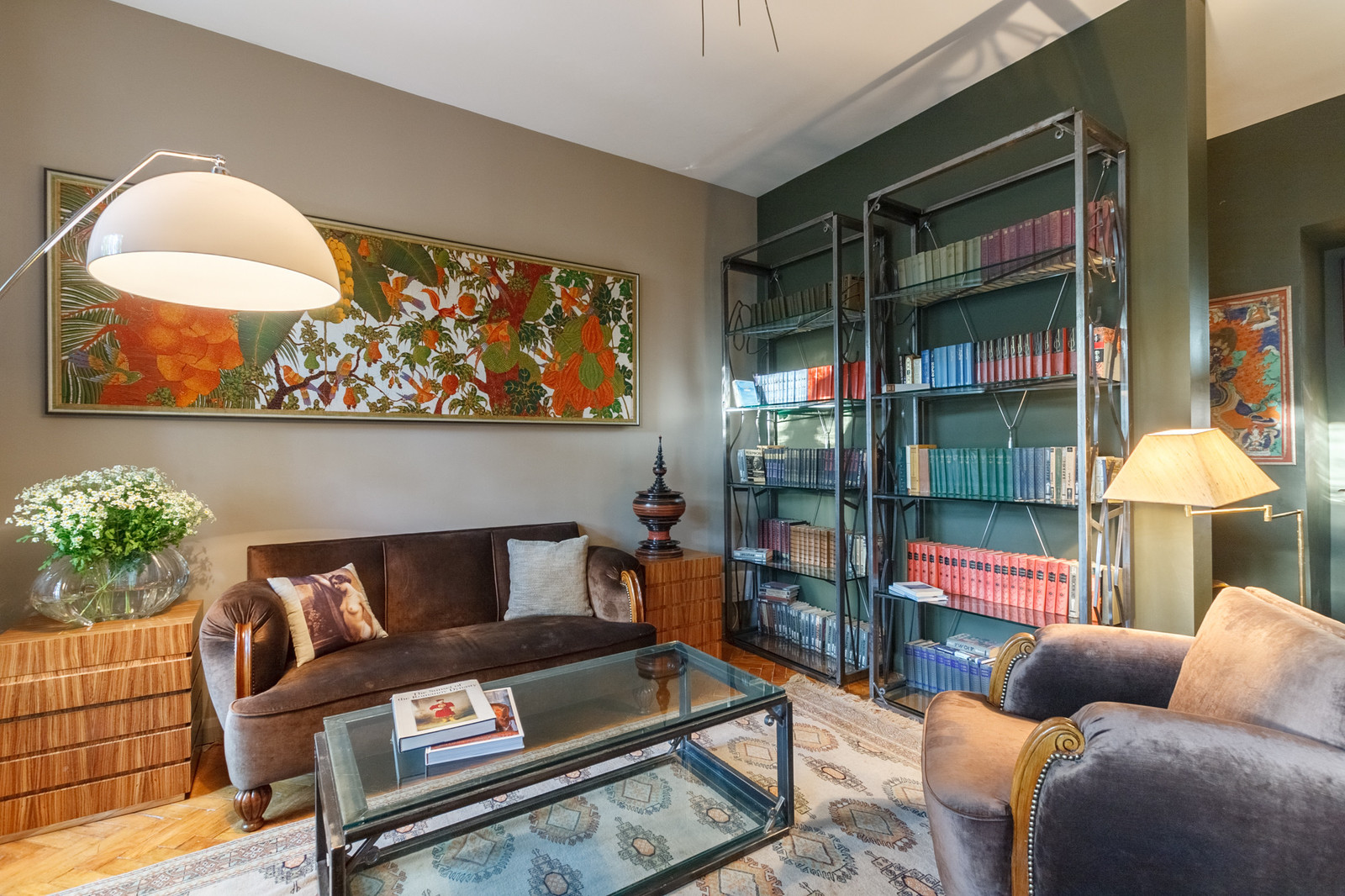 В гостях: Квартира с видом на канал и артистическим характером