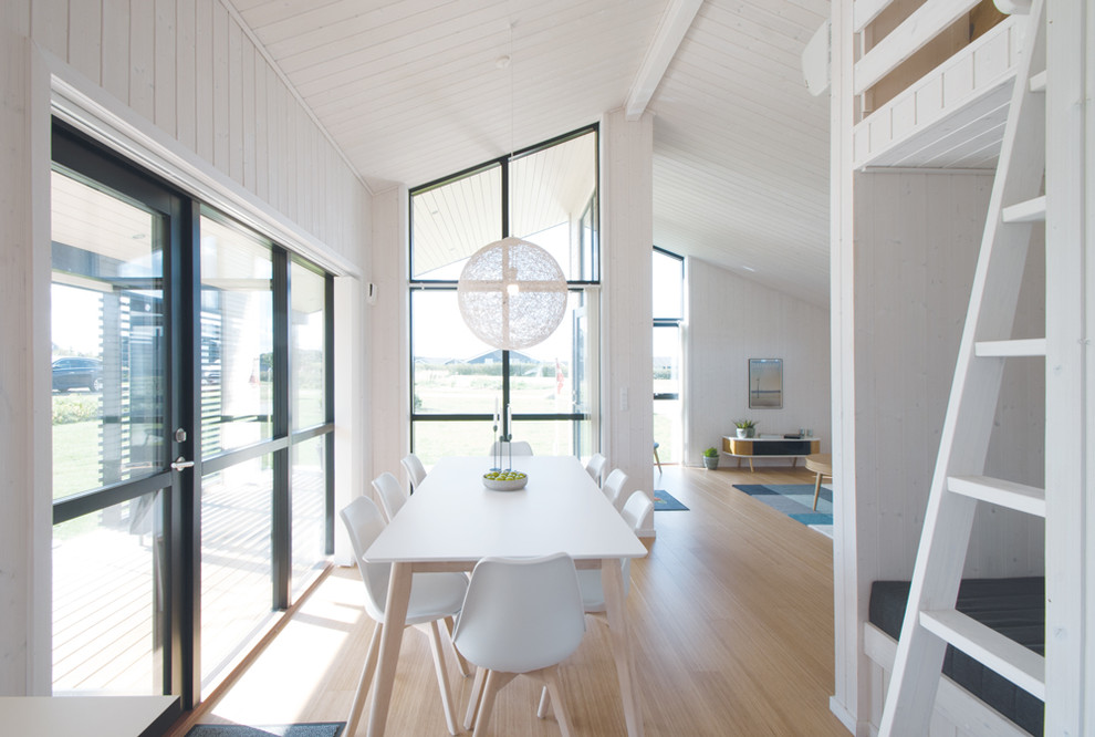 Mid-sized scandinavian dining room in Esbjerg with white walls, no fireplace, beige floor and light hardwood floors.