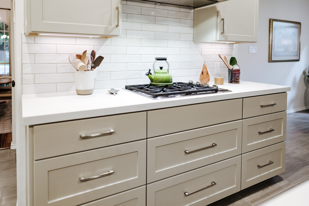 Inspiration for a transitional kitchen remodel in Austin