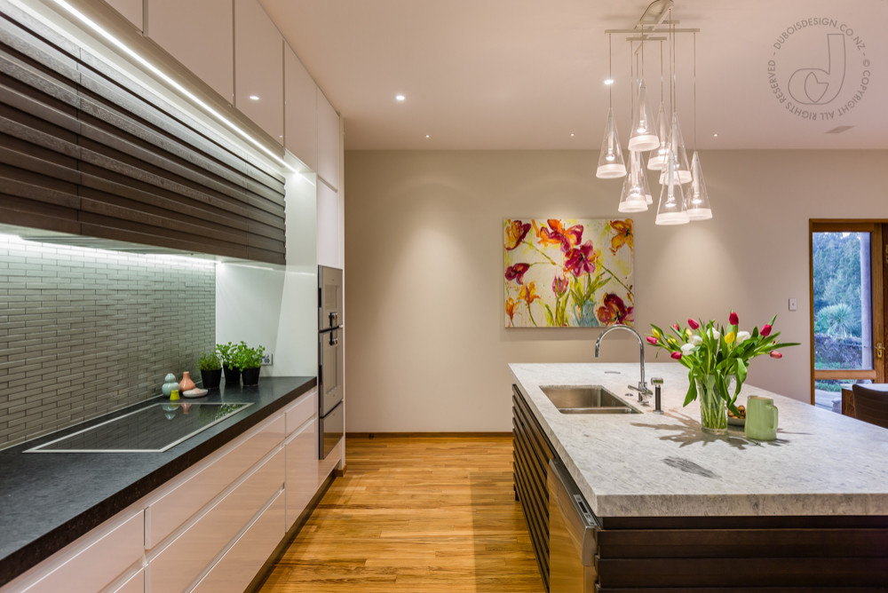 75 Beautiful Kitchen With Louvered Cabinets And Green Backsplash Pictures Ideas August 2020 Houzz