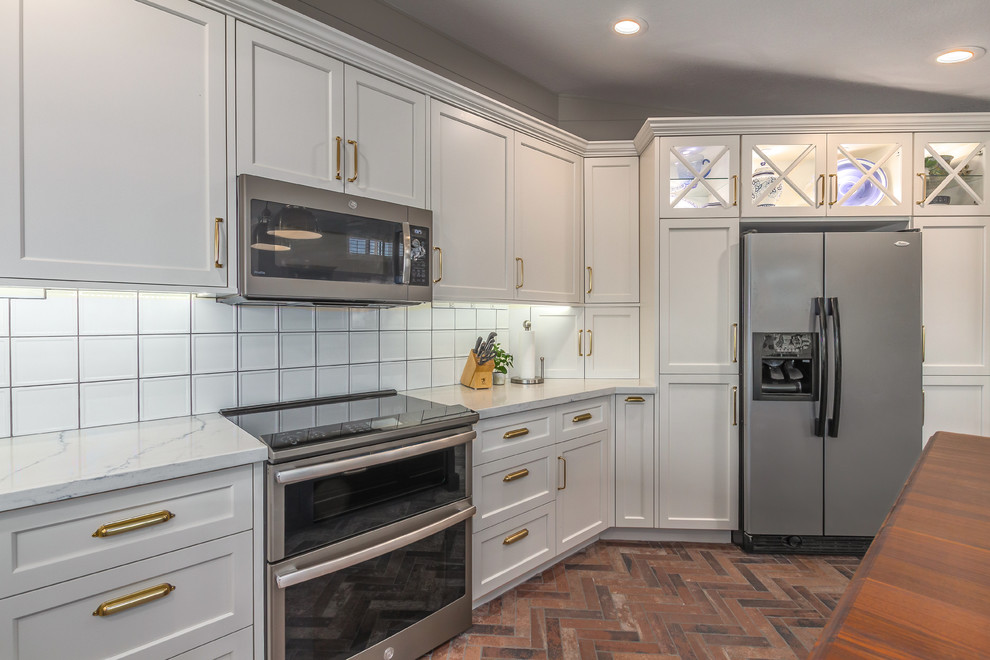 Transitional kitchen photo in Phoenix