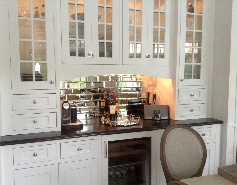 Design ideas for a transitional open plan kitchen in New York with mirror splashback.