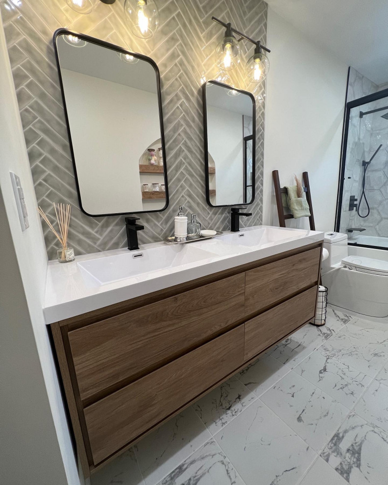 Valley Cottage, Bathroom