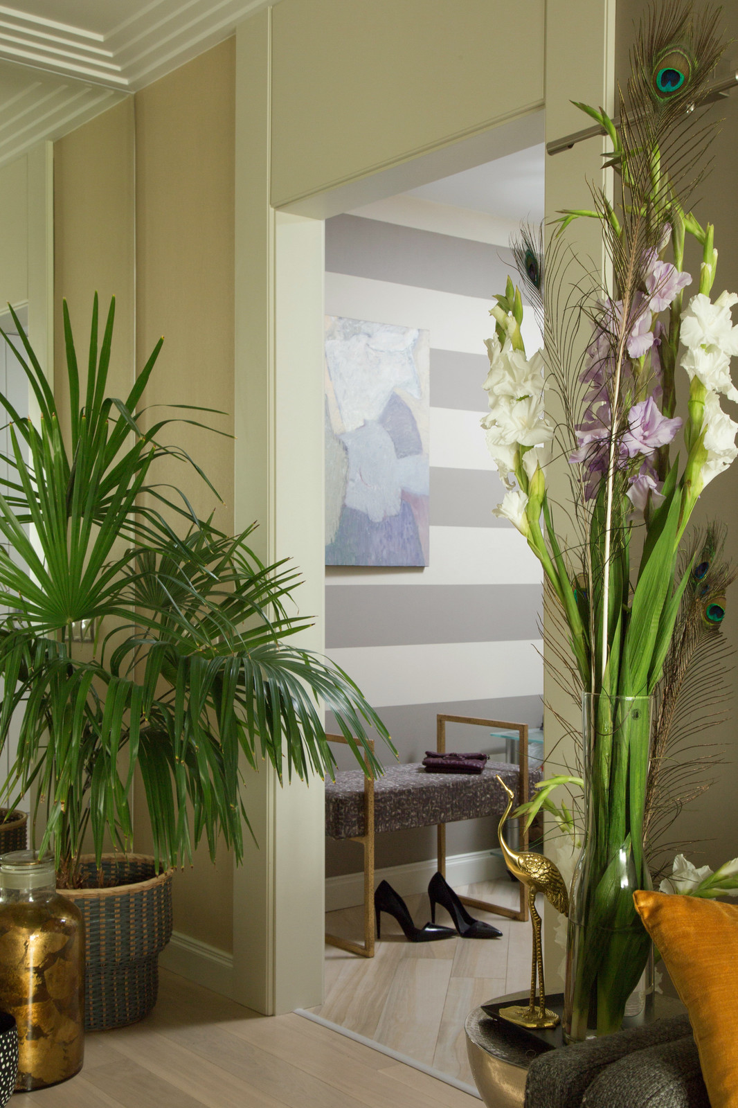 Яркая геомтерия в трехкомнатной квартире.