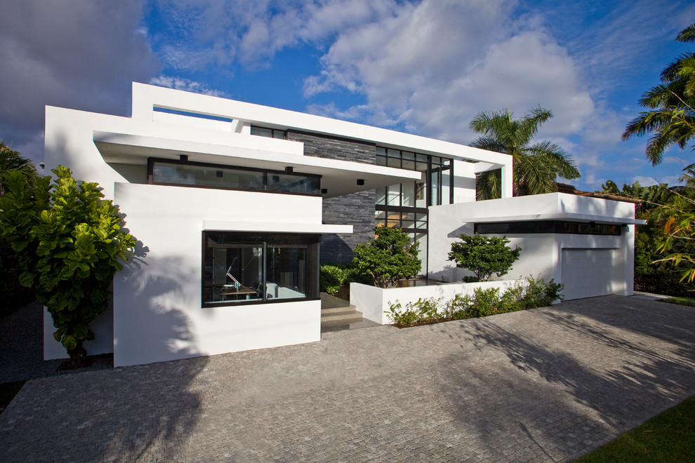 This is an example of a modern exterior in Miami.