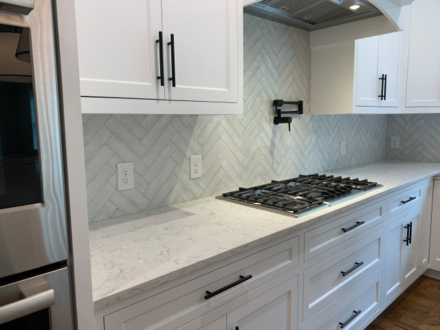 Pleasing simple backsplash 