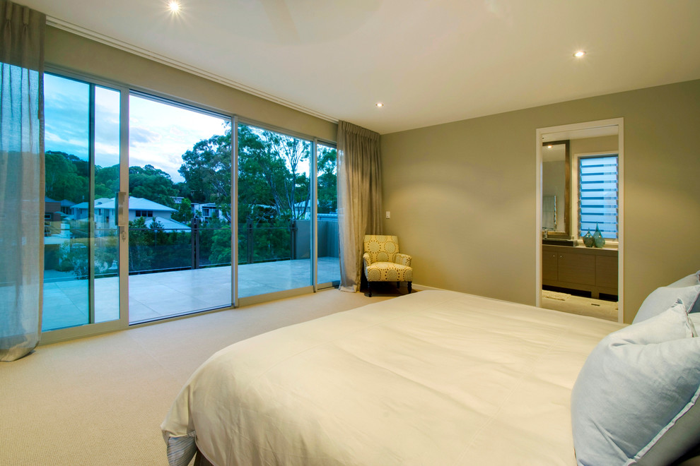 Photo of a contemporary bedroom in Brisbane.