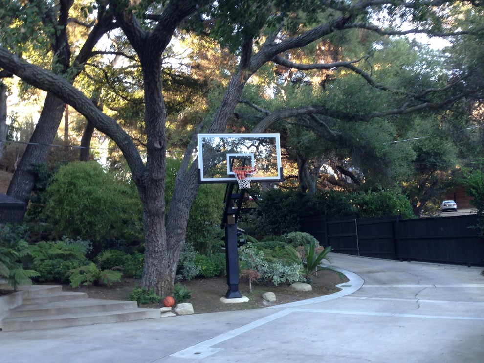 Inspiration for a large traditional front yard partial sun outdoor sport court in Los Angeles.