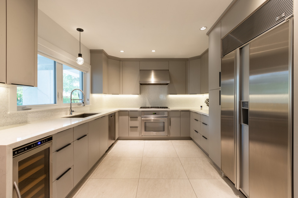 Inspiration for a transitional kitchen remodel in Miami