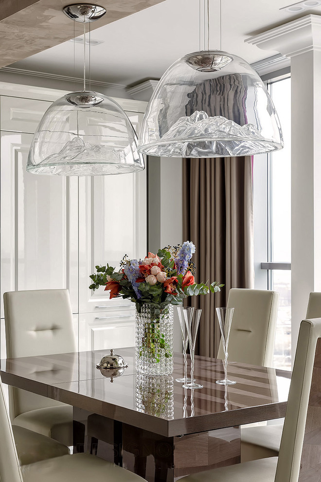 Интерьер двухуровневой квартиры с панорамными окнами, Санкт-Петербург