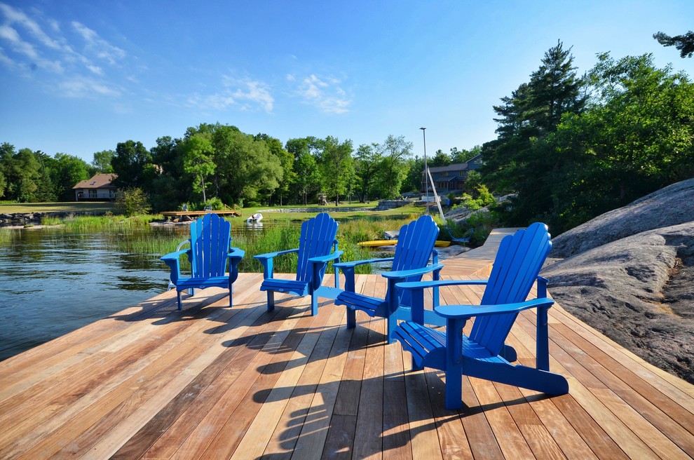 Mountain style deck photo in Toronto