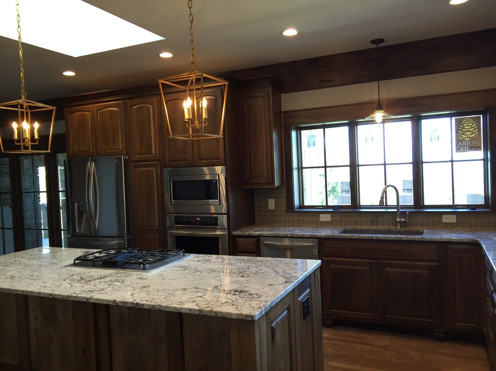 Kitchen - transitional kitchen idea