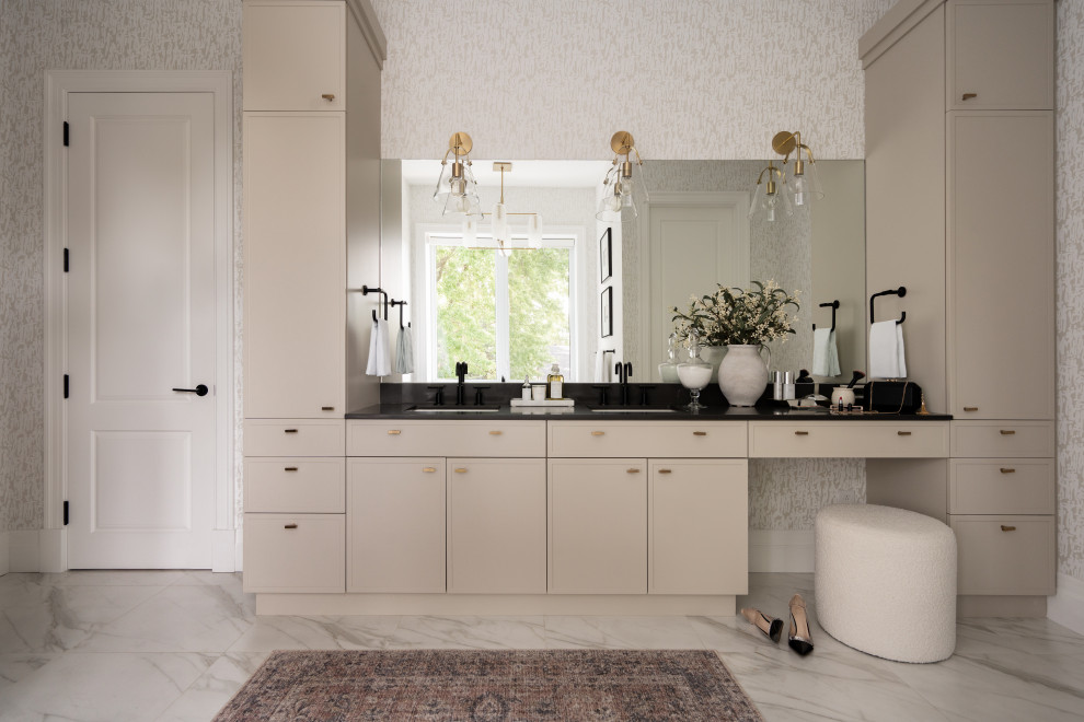 Bathroom - transitional bathroom idea in Montreal