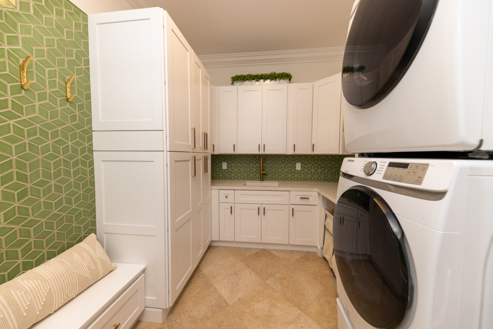 Transitional home design photo in Miami