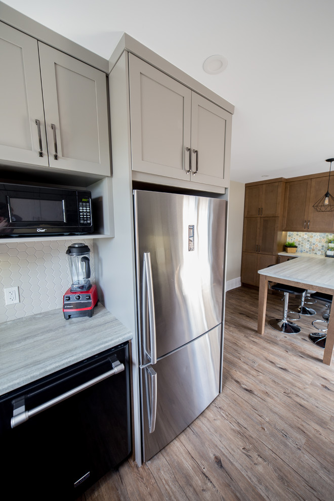 Transitional kitchen photo in Toronto