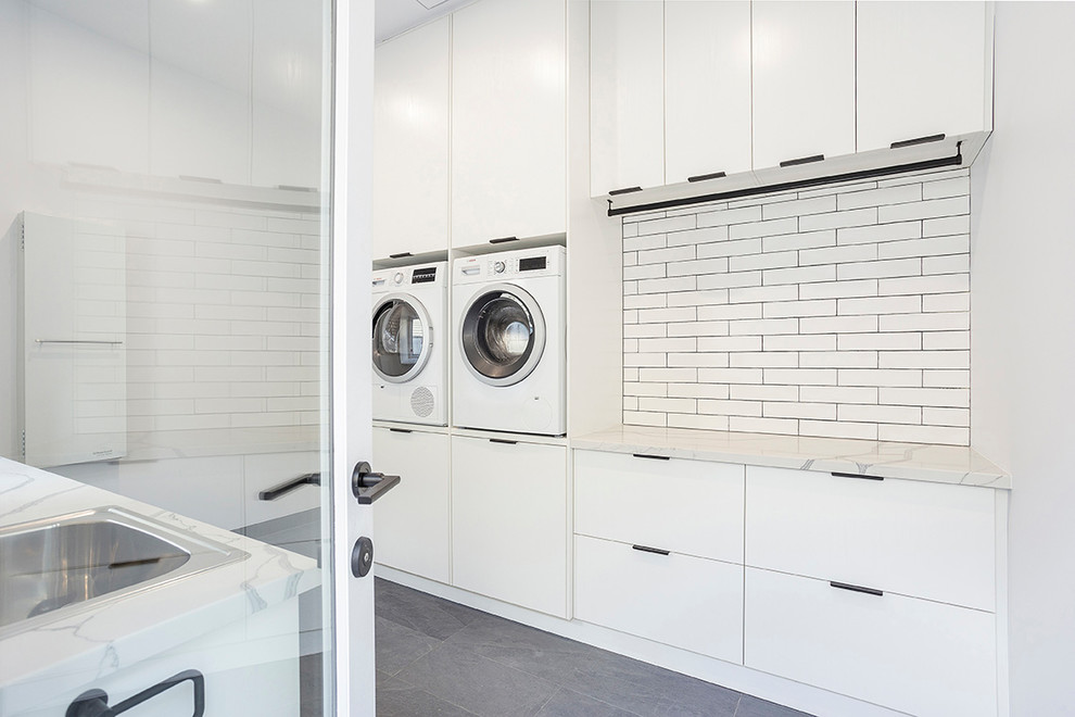 Inspiration for a transitional laundry room in Melbourne.
