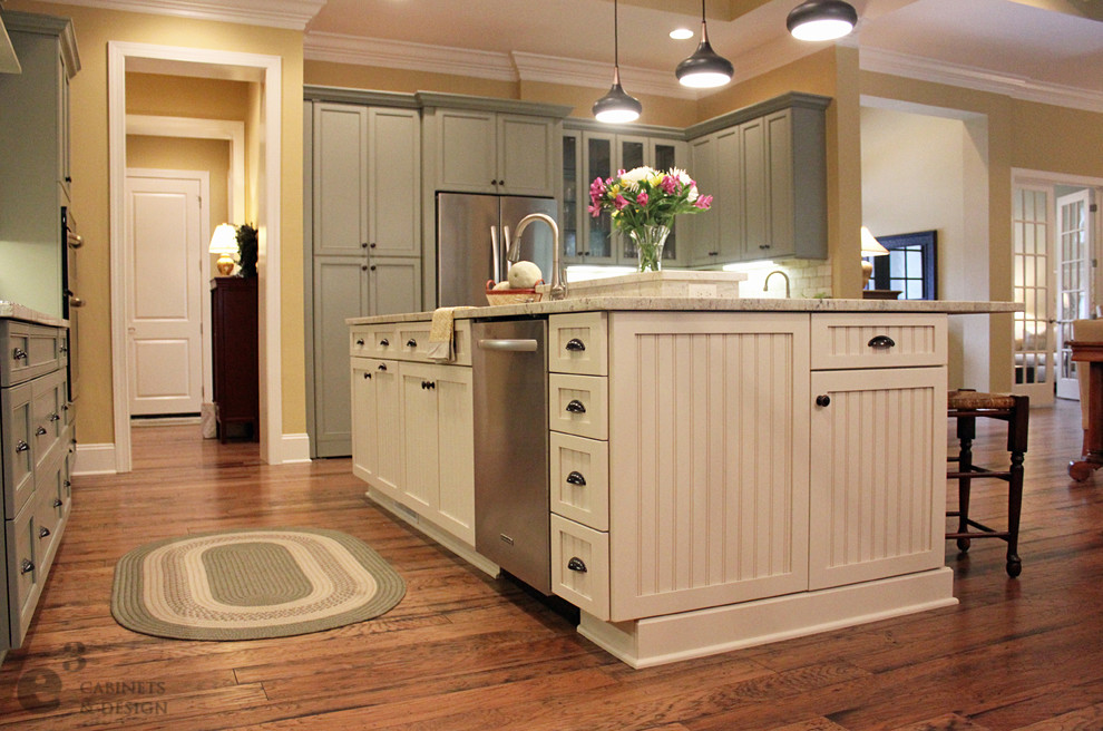 Transitional kitchen photo in Charlotte