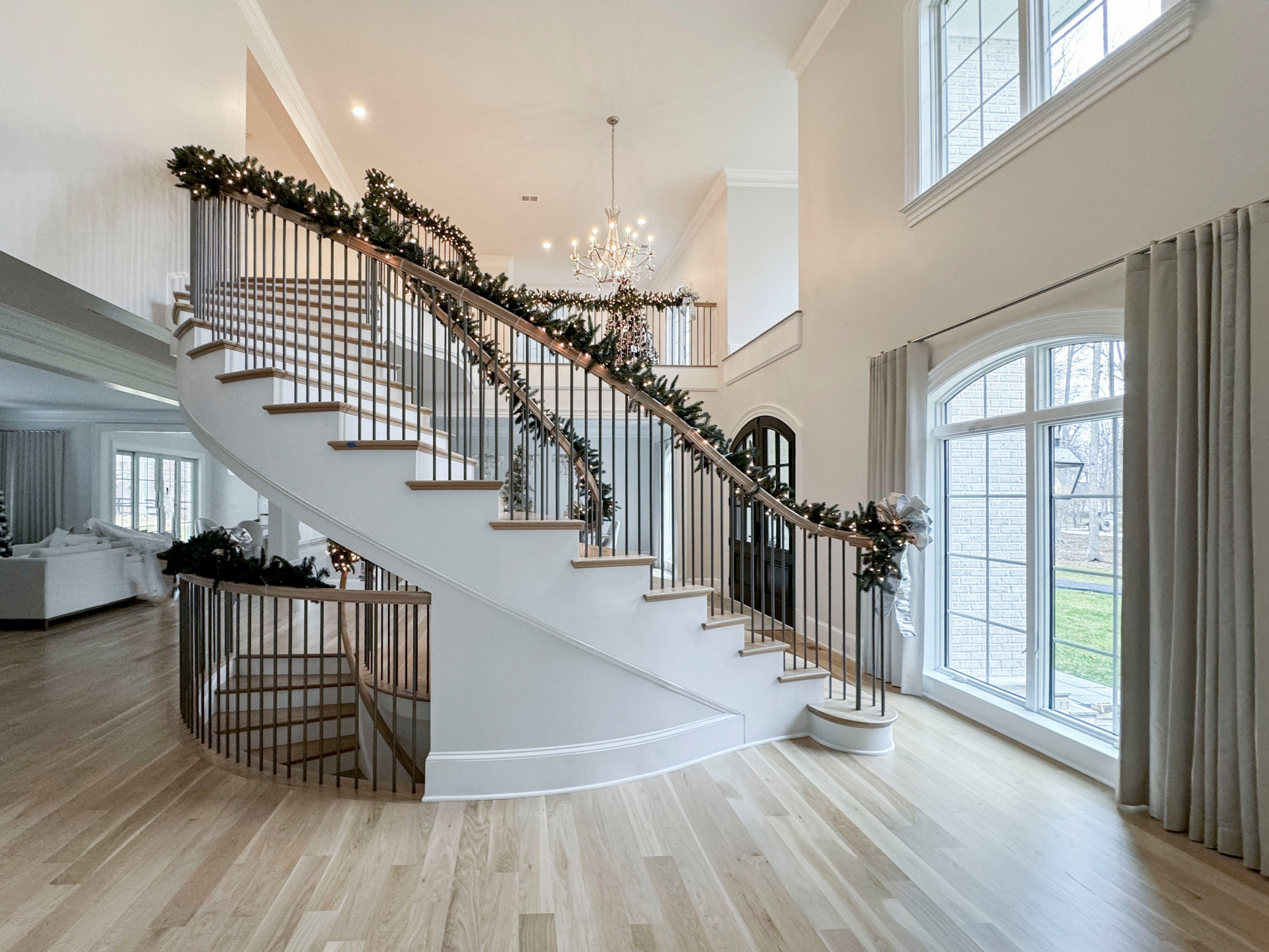 116_Elegant & Eye-catching Curved Staircase, Leesburg VA 20175