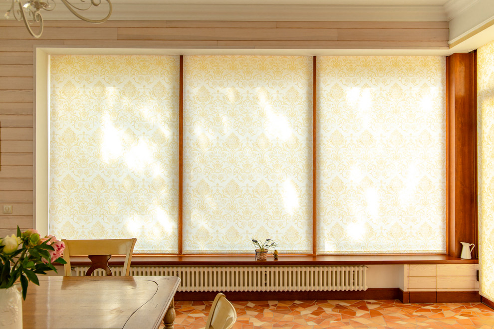 Рулонные шторы в гостинной