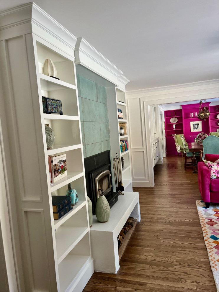 Example of a transitional living room design in Montreal