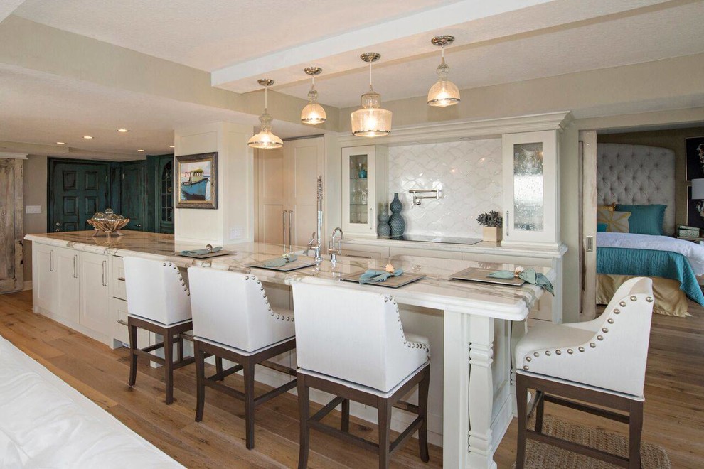 Kitchen - transitional kitchen idea in Charlotte
