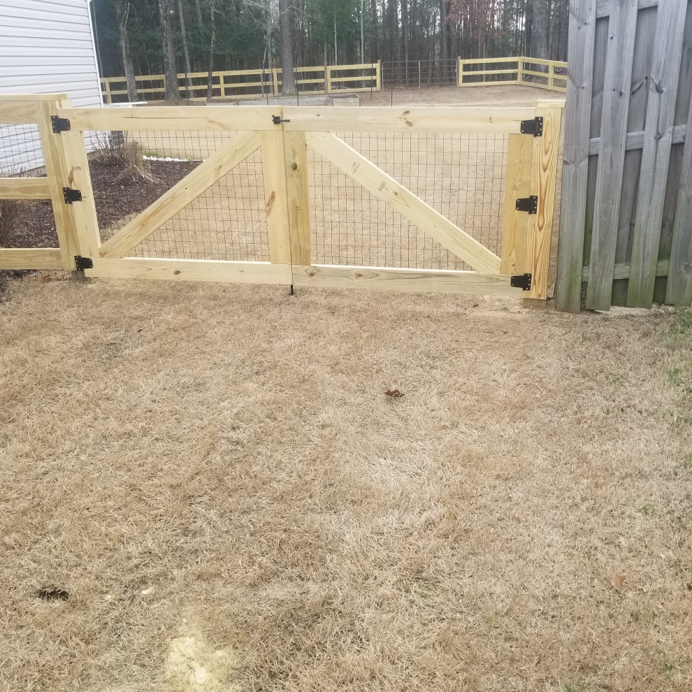 Custom Fence and Gate on Newberry