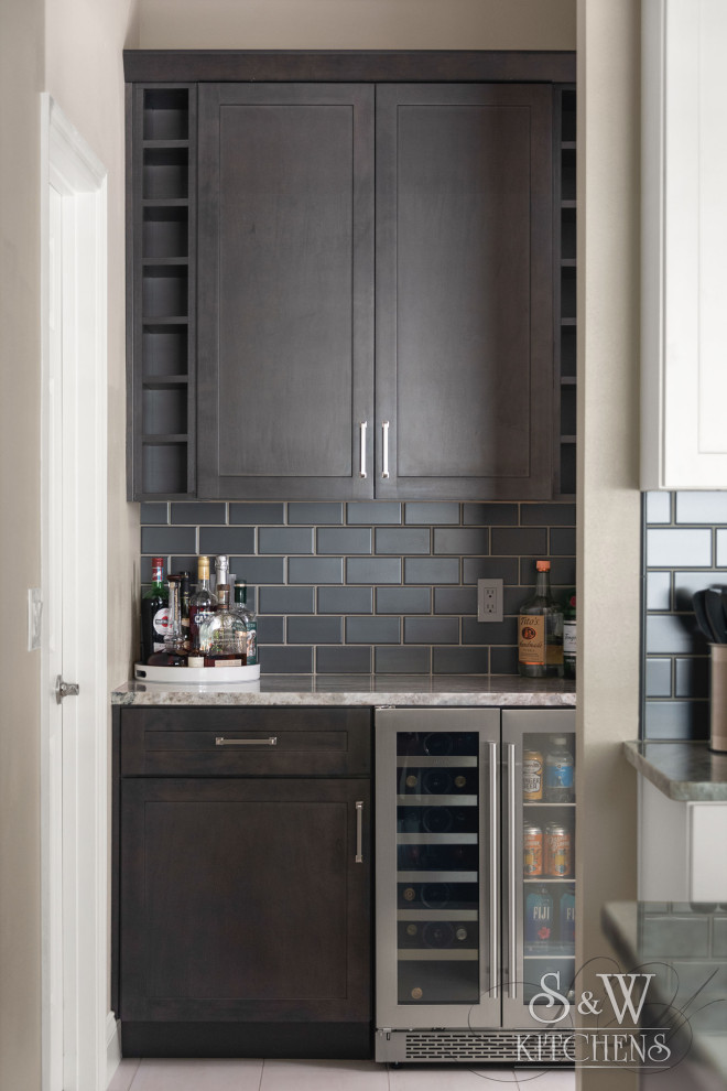 Transitional home design photo in Orlando