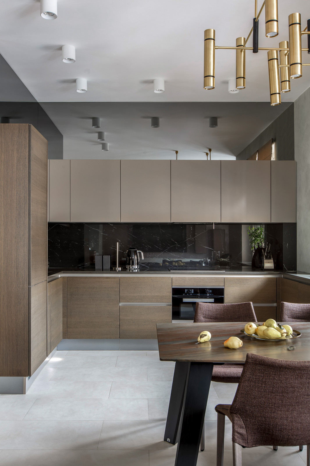 Трехкомнатная квартира в центре Петербурга