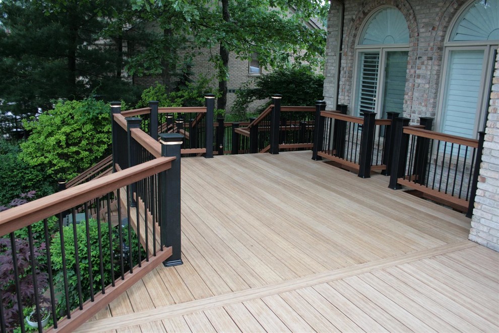 This is an example of a contemporary patio in Detroit.