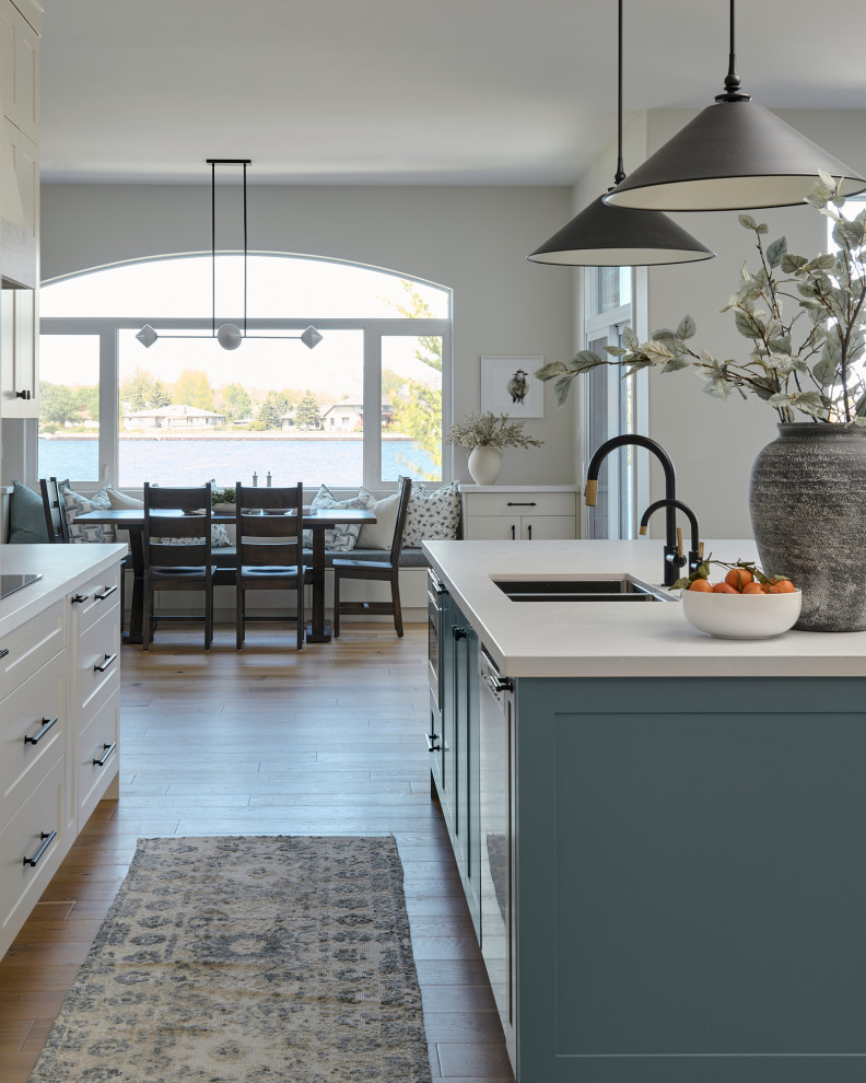 Kitchen - transitional kitchen idea in Toronto