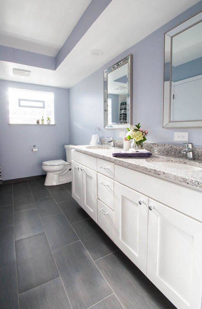 Photo of a transitional bathroom in Chicago.
