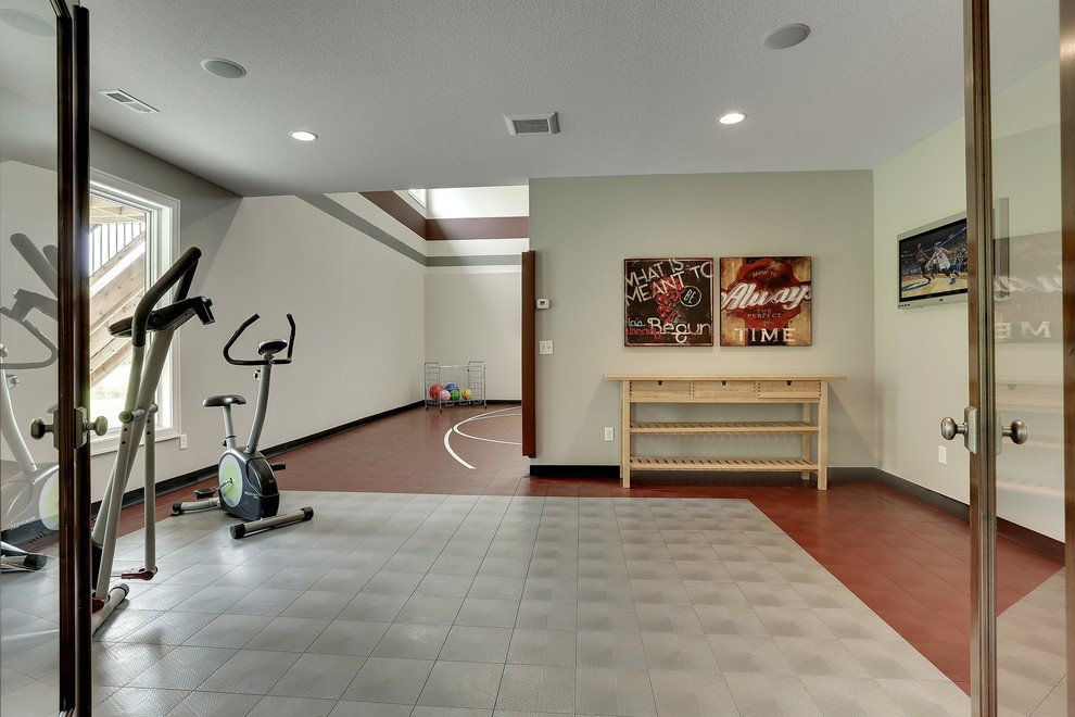 Design ideas for an arts and crafts home gym in Minneapolis.