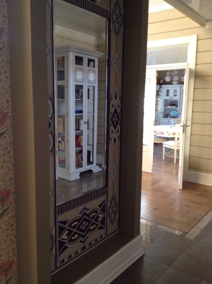 Рама зеркала, расписанная вручную